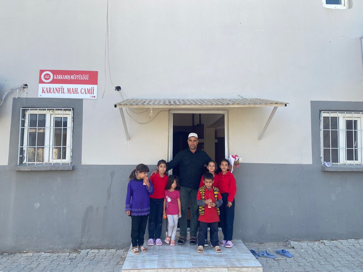 Camiiler ve din görevlileri haftası münasebetiyle öğrencilerimiz ve öğretmenlerimiz mahallelerinde bulunan camiileri ve din görevlilerini ziyaret ederek haftalarını kutladılar. 
<a href="/karkamkaymakam/">Karkamış Kaymakamlığı</a> <a href="/BabacanMustafa_/">Mustafa Babacan</a> 
<a href="/erdalkilinc27/">Dr.Erdal KILINÇ</a> <a href="/Gaziantep_MEM/">Gaziantep İl Millî Eğitim Müdürlüğü</a>