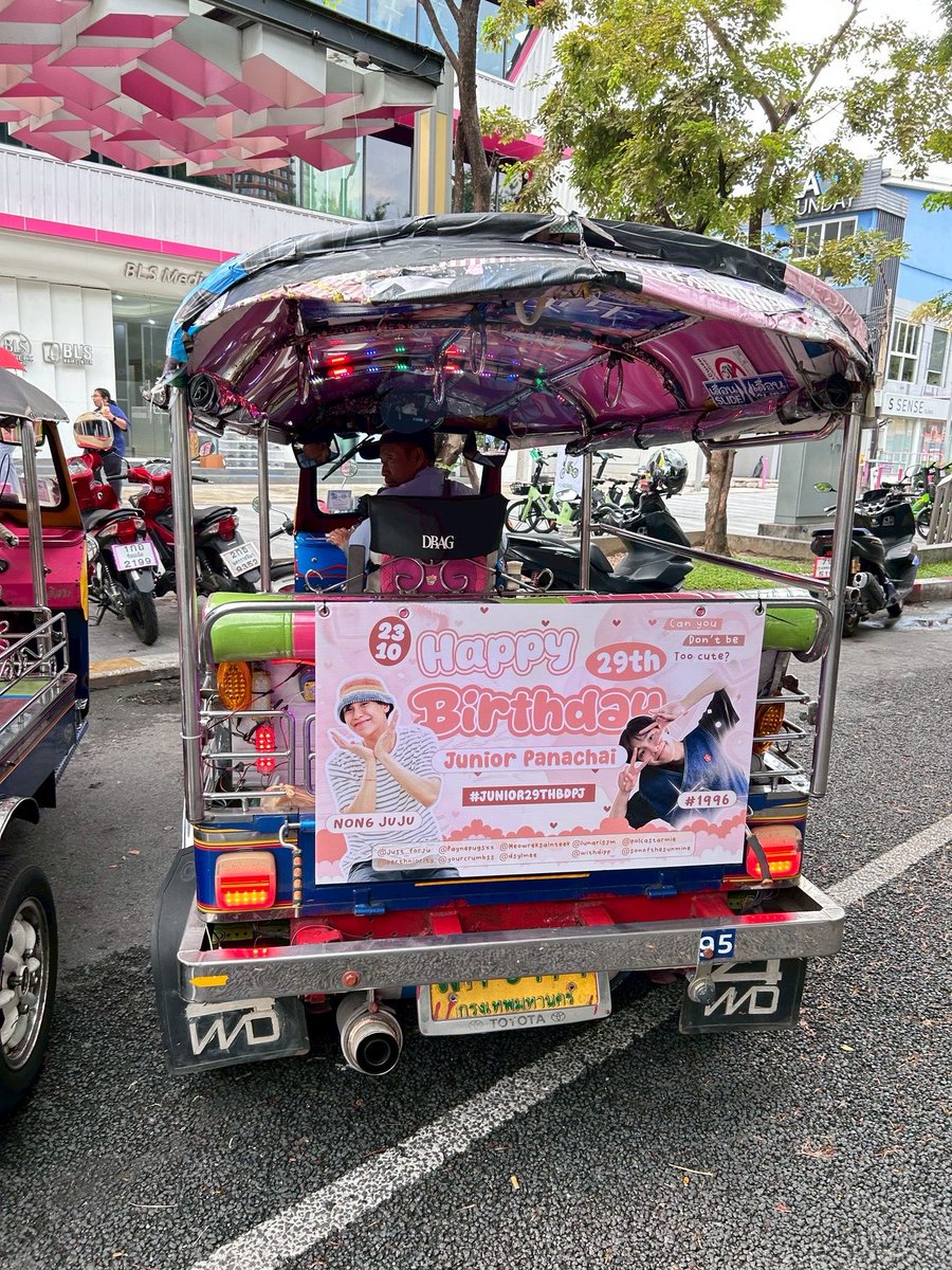(𝑨𝒀𝑨)𝒏𝒈𝒏𝒚𝒂 𝑱𝒖𝒋𝒖 🌷 (@just_forju) on Twitter photo Tuk-tuk ads project for Junior’s 29th Birthday is readyyyyy <a href="/jnnrrs/">ไฟฟ้า⚡(จัมโบ้gmm) ⚙️ (FIRESKY) EE48</a> 💛
For those who’re in bkk or will go to bkk and see these tuktuks, don’t forget to tag us na🥹🫶🏻
#junniorrs
#Junior29thBDPJ Tuk-tuk ads project for Junior’s 29th Birthday is readyyyyy <a href="/jnnrrs/">ไฟฟ้า⚡(จัมโบ้gmm) ⚙️ (FIRESKY) EE48</a> 💛
For those who’re in bkk or will go to bkk and see these tuktuks, don’t forget to tag us na🥹🫶🏻
#junniorrs
#Junior29thBDPJ