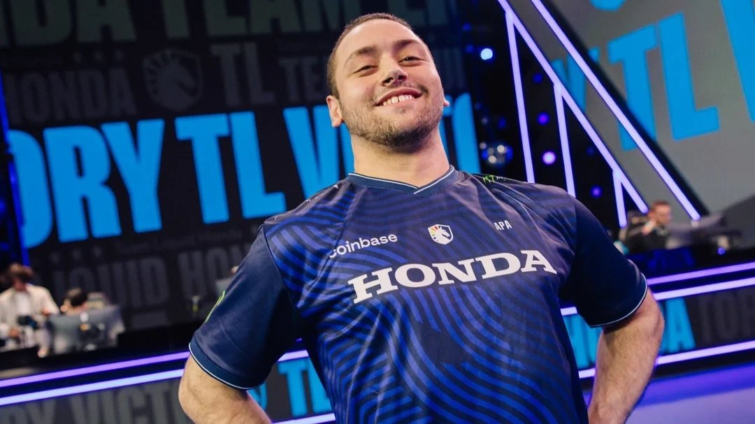 Gente, a T1 humilhou a FLYQUEST e por conta disso, a RIOT Games gostaria de informar que a LCS terá 8 vagas para o próximo Worlds!