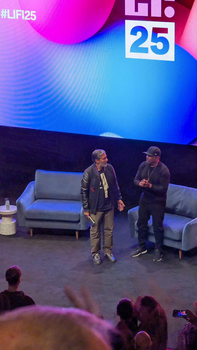 last night was like a busmans holiday for me

with the prophets of <a href="/TherealNihal/">Nihal Arthanayake</a> <a href="/MrChuckD/">Chuck D</a>

#lifi25
