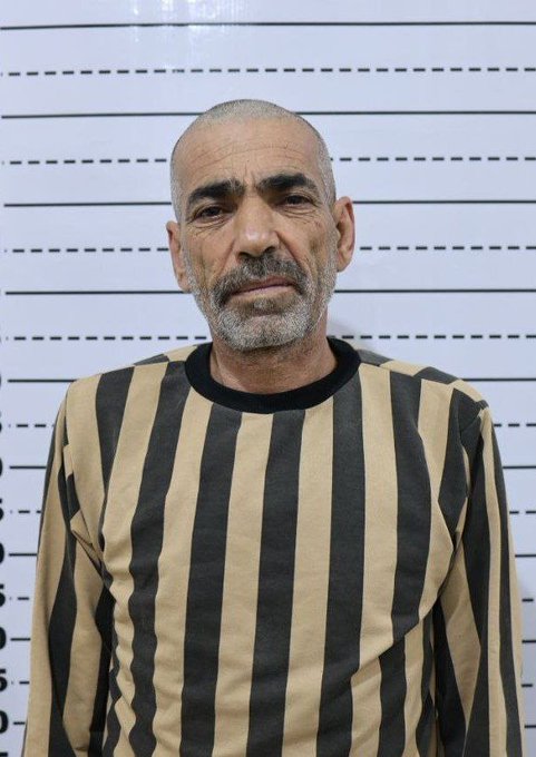 القاء القبض على المجرم "أحمد عثمان عويض"، المساعد أول السابق في الأمن العسكري.

 لتورطه بجرائم وانتهاكات واعتقالات انتهت بإعدام مدنيين في صيدنايا، وتجنيد شبان لصالح الأجهزة الأمنية، وابتزاز ناشطي #الثورة_السورية باتهامات باطلة في زمن نظام المجرم #بشار_الأسد .

#سوريا #شبيحة_الأسد