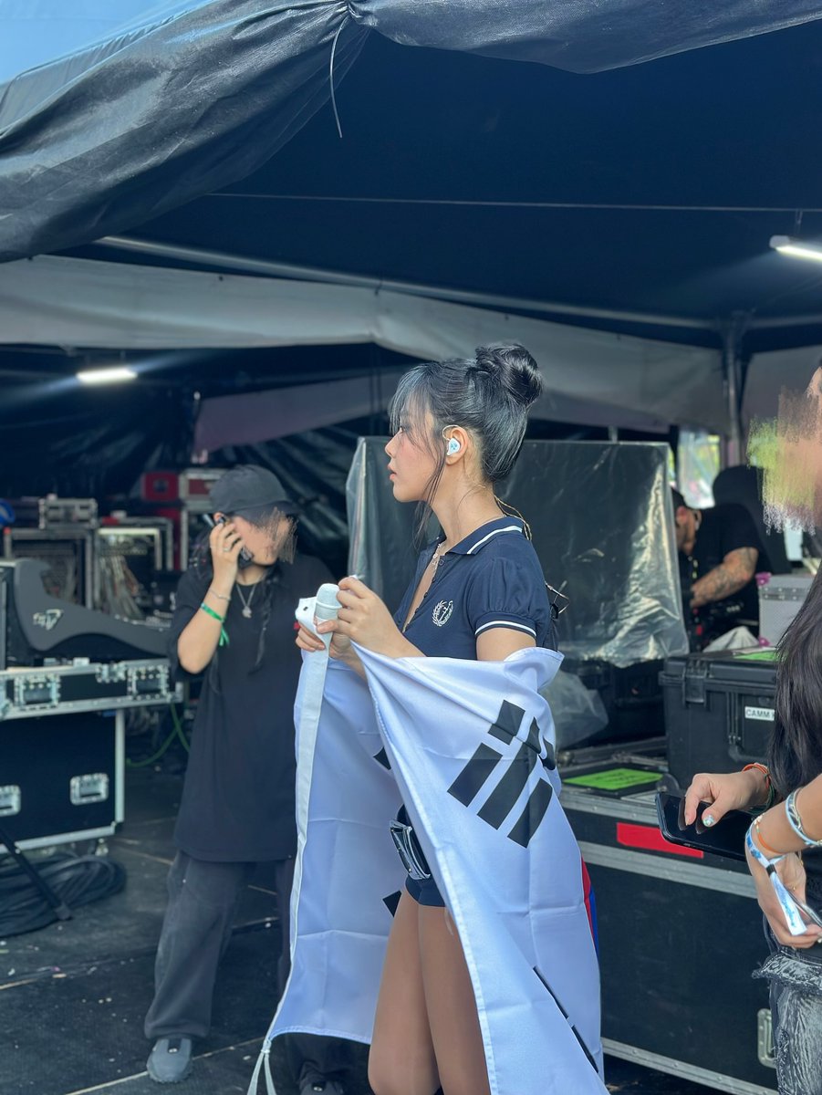 Bibi, rest. tweet media