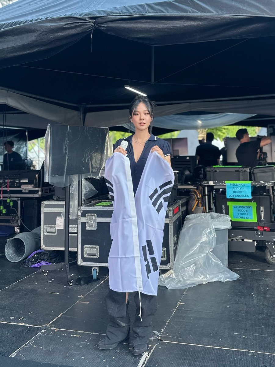 Bibi, rest. tweet media