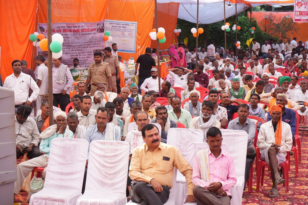 MPSinghRanu2's tweet image. जनपद मुख्यालय हरदोई में कृषि अनुसंधान केन्द्र पर आयोजित एक दिवसीय रबी उत्पादकता संगोष्ठी एवं मिलेट्स मेला प्रदर्शनी में सम्मिलित होकर सम्मानित किसान भाईयों से भेंट कर सरकार द्वारा कृषि क्षेत्र को दी जा रही विभिन्न जनकल्याण की योजनाओं की विस्तृत चर्चा की
@BJP4UP @PMOIndia @UPGovt