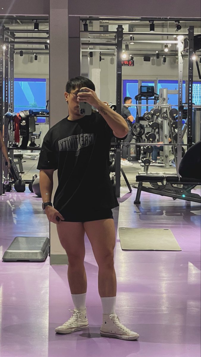 lawrenceiguchi's tweet photo. Mid-week leg die. https://t.co/DMmnZeLObZ