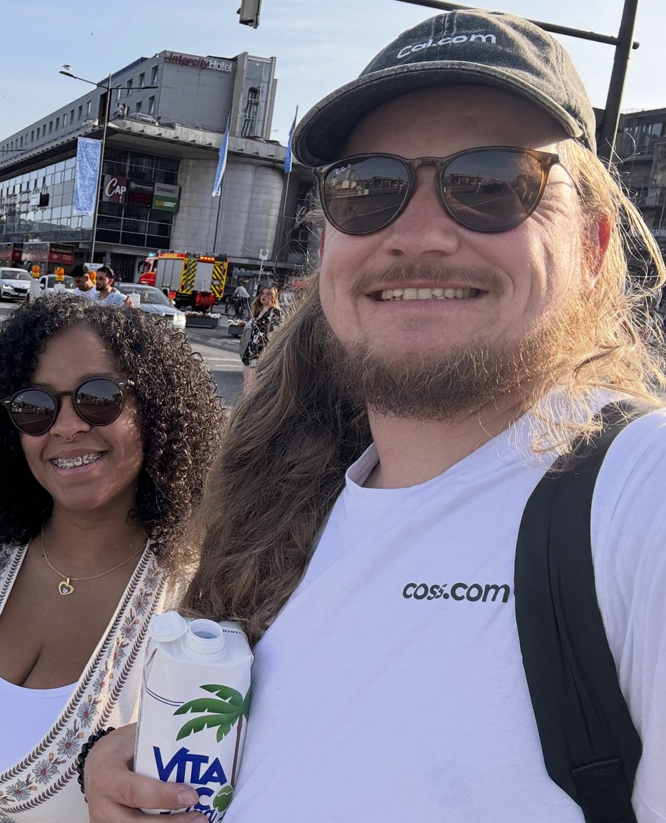 im giving away exclusive LAUNCH coss.com t-shirts

to get a chance to win, just retweet and comment either:
- "fresh" for a fresh new shirt
or
- "sweaty" for a worn shirt with my scent on 

👇