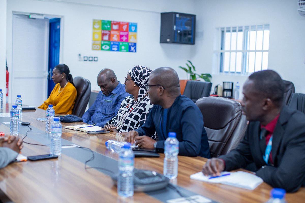 UN_Togo's tweet image. La Coordonnatrice résidente @CoumbaDSow et les chefs d’agence @UN_Togo ont eu une séance de travail sur la situation de la région avec SEM Leonardo Santos Simao Représentant spécial du Secrétaire général @UN_UNOWAS en marge du Lomé Peace and Security Forum.

#UN80 #ODD16