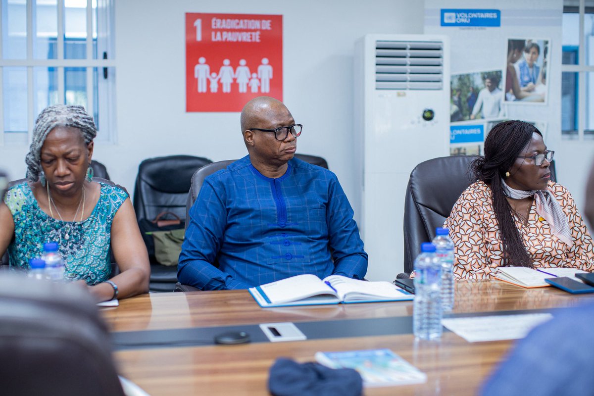 UN_Togo's tweet image. La Coordonnatrice résidente @CoumbaDSow et les chefs d’agence @UN_Togo ont eu une séance de travail sur la situation de la région avec SEM Leonardo Santos Simao Représentant spécial du Secrétaire général @UN_UNOWAS en marge du Lomé Peace and Security Forum.

#UN80 #ODD16