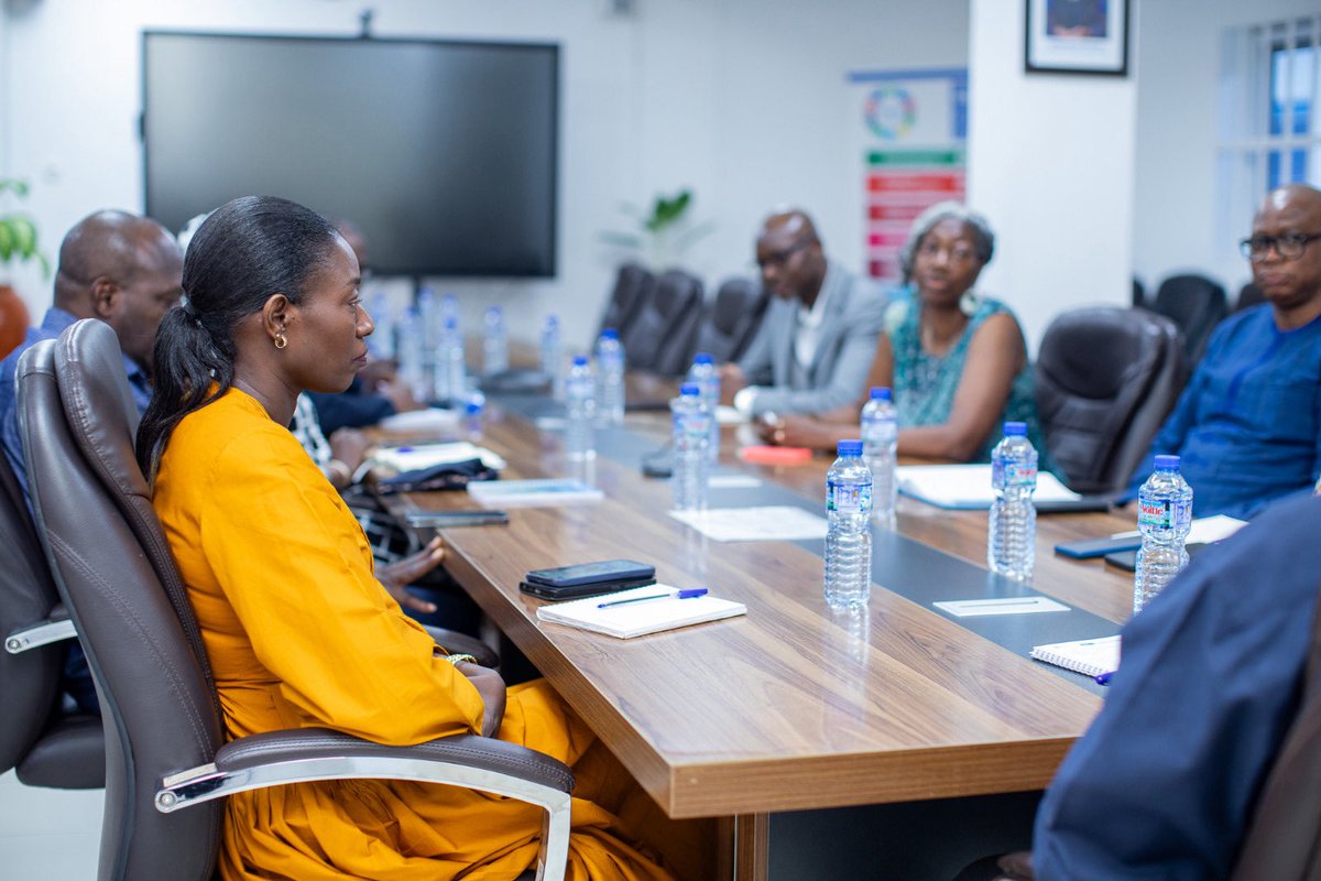 UN_Togo's tweet image. La Coordonnatrice résidente @CoumbaDSow et les chefs d’agence @UN_Togo ont eu une séance de travail sur la situation de la région avec SEM Leonardo Santos Simao Représentant spécial du Secrétaire général @UN_UNOWAS en marge du Lomé Peace and Security Forum.

#UN80 #ODD16