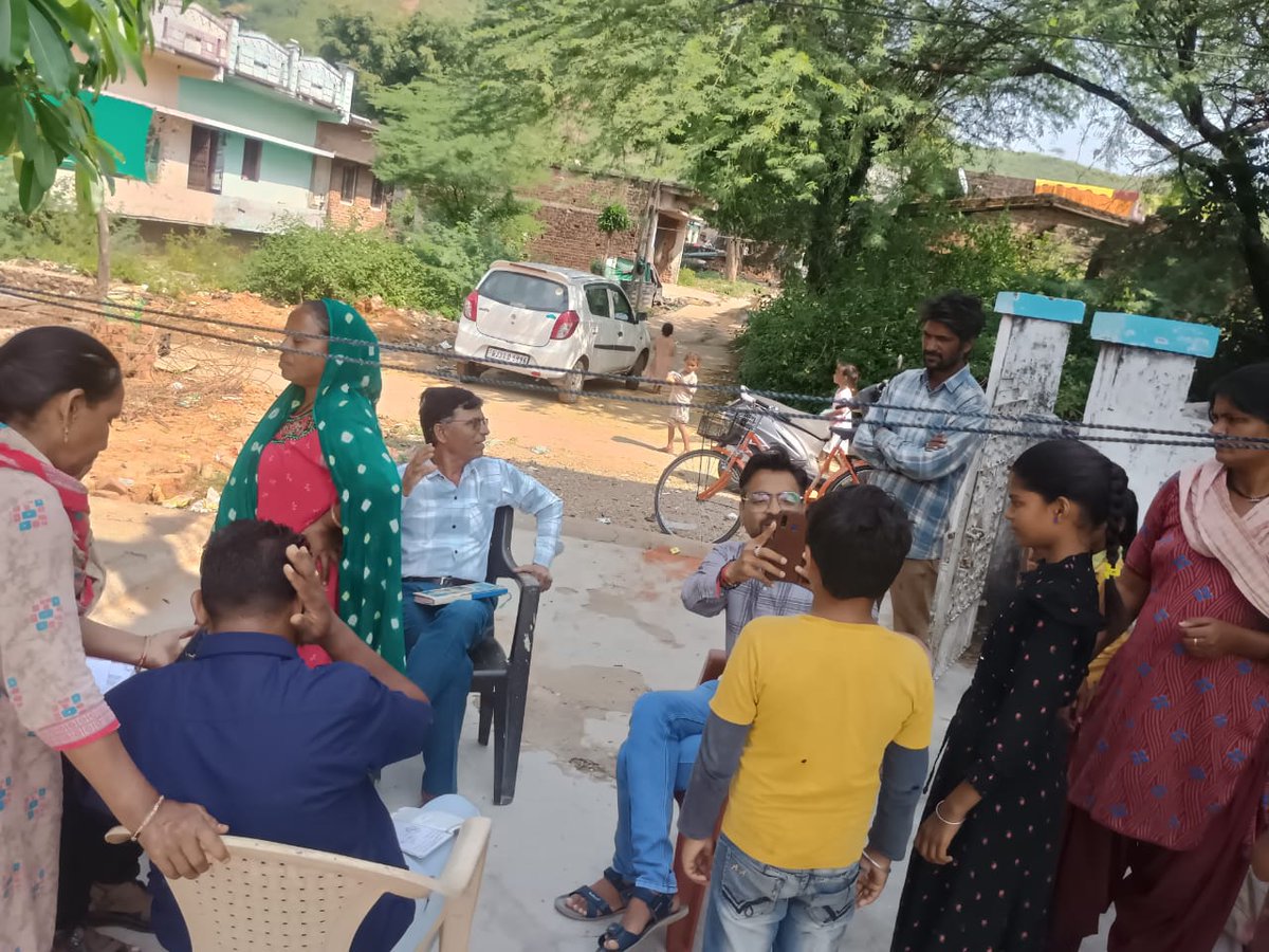 આજ રોજ વિકાસ સપ્તાહ ઉજવણી -૨૦૨૫ દરમ્યાન  અરવલ્લી જીલ્લાના ગામોના વિસ્તારોમાં NVBDCP  અંતર્ગત વાહકજન્ય રોગોના અટકાયત  અને નિયંત્રણ માટે  કામગીરી  કરવામાં આવેલ