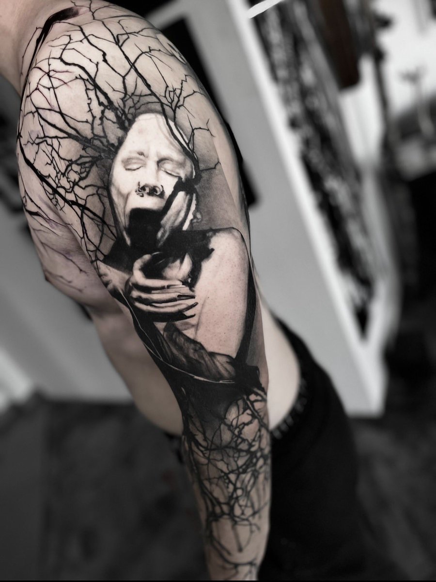 IG: marcus_giuliano_stolz_tattoo
Based in: Germany