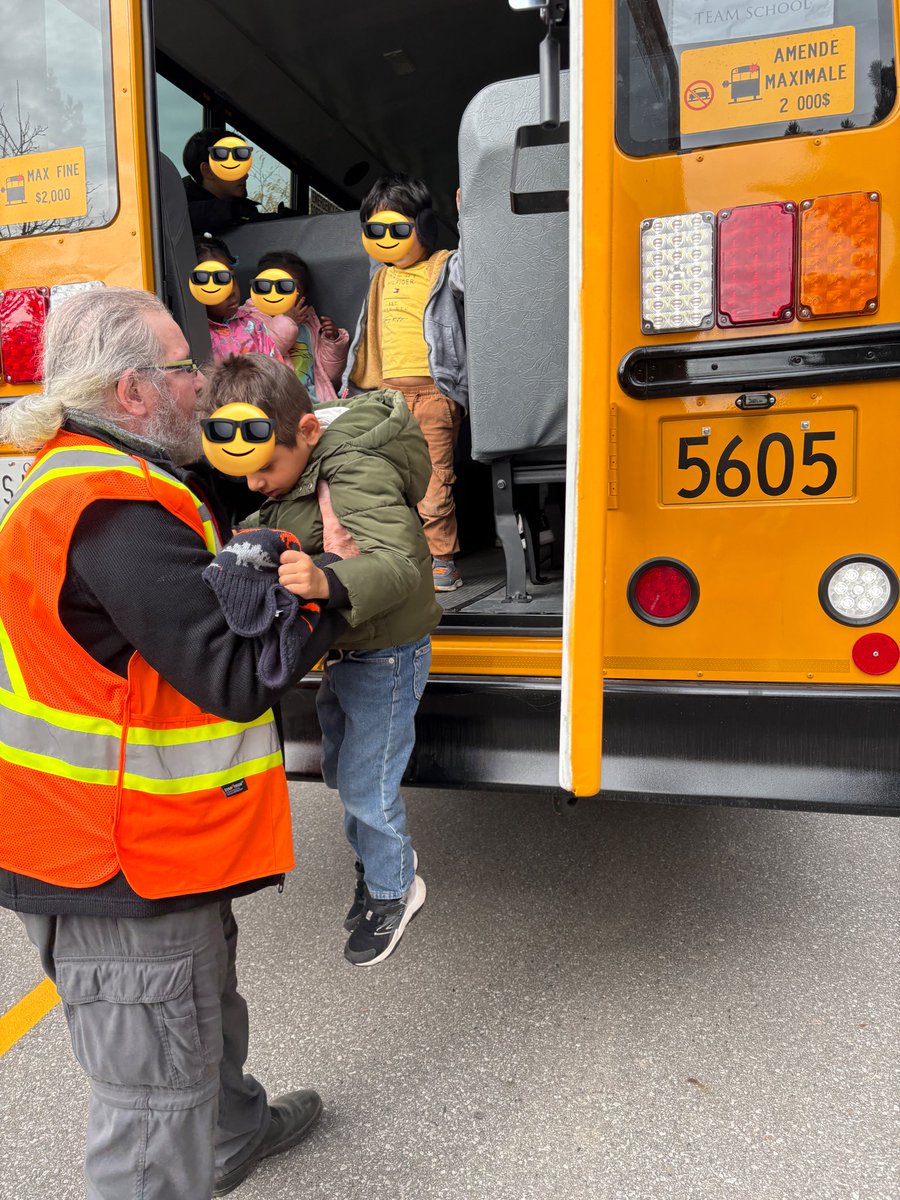 armstrong_MGK's tweet photo. Ask us about our bus safety evacuation drill this morning! 🚌 https://t.co/vtgnDL35OH