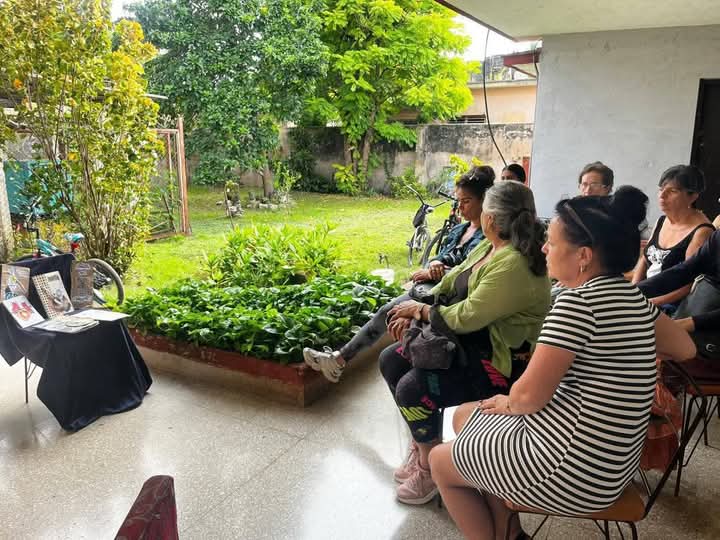 ¡Destacando la labor de la#UNEAC en Perico! 🎉
En el 40 aniversario de Ediciones Vigía, el escritor Gaudencio Rodríguez Santana, miembro de la Uneac, impartió una charla y donó su libro "Burén" a la biblioteca municipal.

#CubaEsCultura #MatancerosEnVictoria