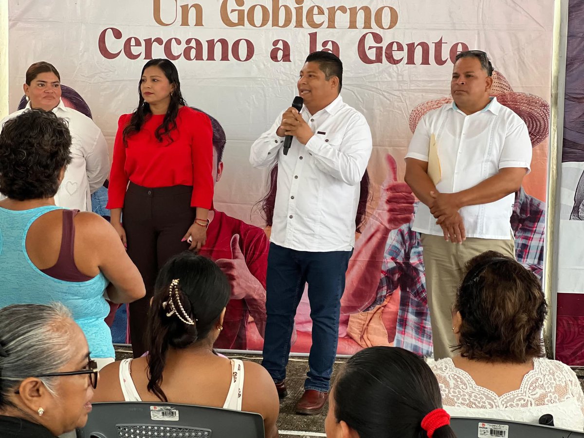Esta mañana, el alcalde José del Carmen Olán Olán encabeza la Jornada Comunitaria en la Unidad Deportiva de la Villa Jalupa, acompañado de su esposa, Martha Cerino García, presidenta del Sistema DIF Municipal, así como de todas las áreas del Ayuntamiento

facebook.com/share/p/1AB2GJ…