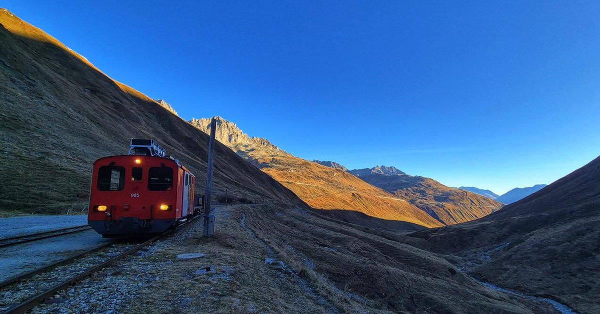 ☀️☀️ WETTER GUT ☀️☀️

Während im Flachland verbreitet Nebel oder Hochnebel liegt, herrschte heute an und auf der Furka herrliches Herbstwetter. 

Seit dem Saisonabschluss werden auf der Walliser Seite Bauarbeiten durchgeführt, bei welchen auch die Diesel… instagr.am/p/DP1XwebkbI0/