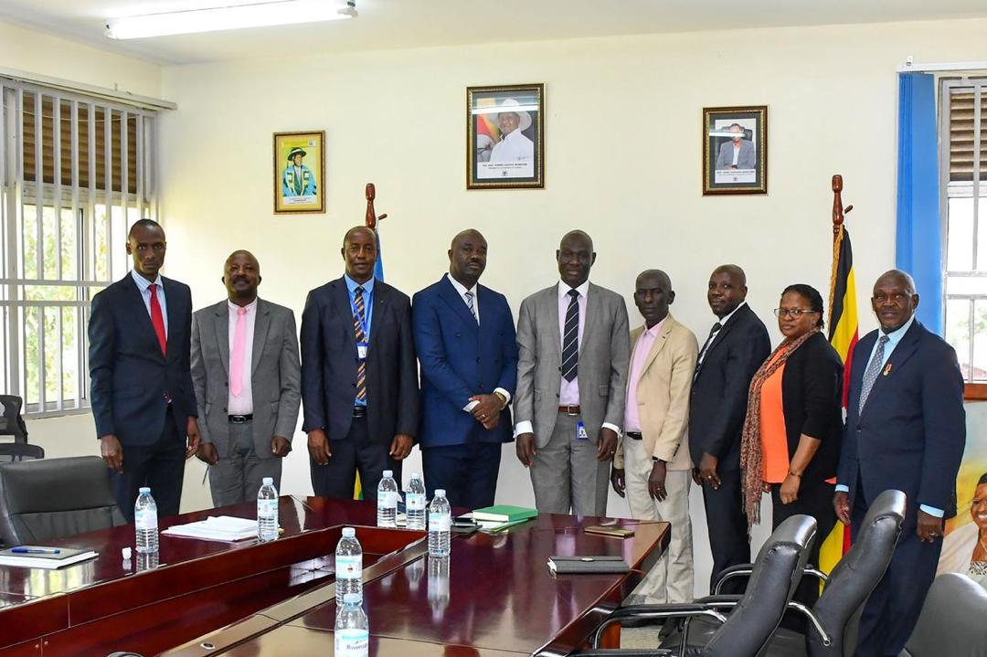 I had the pleasure of hosting the Director General of <a href="/narouganda/">NARO Uganda</a>, Dr. Yona Baguma and the L.C V of <a href="/KabaroleLG/">KABAROLE DISTRICT LOCAL GOVERNMENT</a>, Hon. Dr. Richard Rwabuhinga, who paid a courtesy visit to <a href="/MMU_Uganda/">Mountains of the Moon University</a>, and we unanimously agreed to work together for the good of the region and Uganda as a whole.