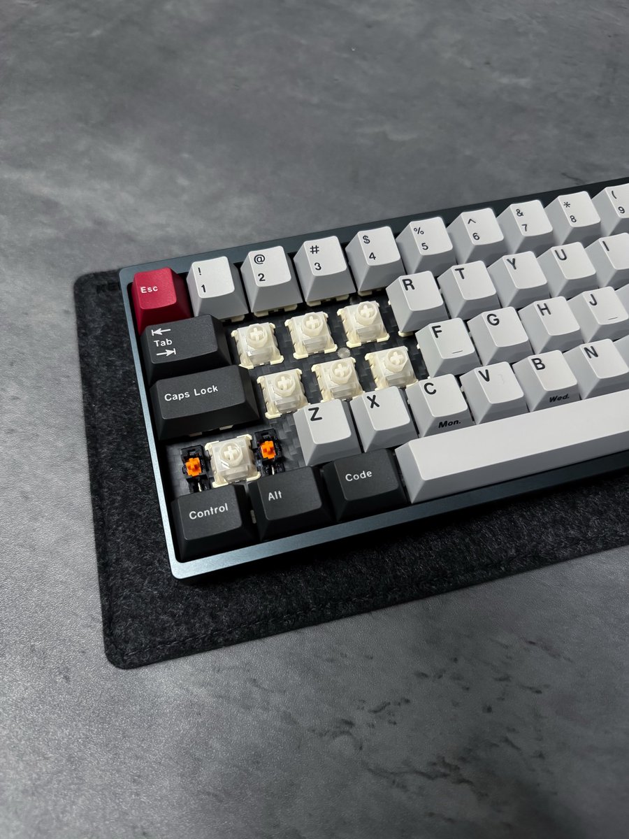 Neo 65 Sonic HE modded
Keykobo - One more rep keycaps 
Designer Studio Focus stabilizers 
WS Flux switches 
Keebmat 
Ordinary Labs cable
Zowie U2