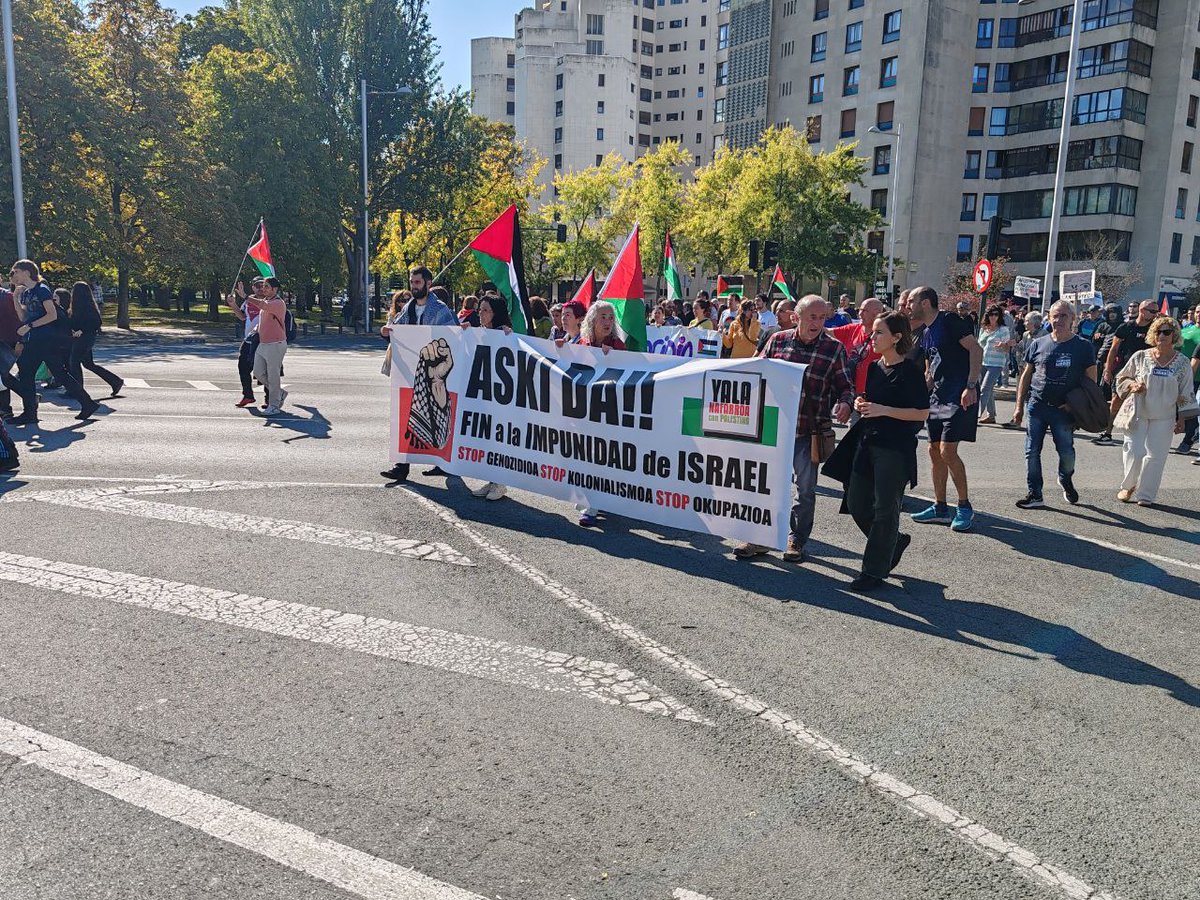 yala_nafarroa's tweet image. Impresionante la movilización obrera y estudiantil y el seguimiento de los paros en todas las capitales vascas y especialmente notable la movilización en Iruñea. .@yala_nafarroa también ha tomado parte activa animando y participando en esta importante jornada de movilización