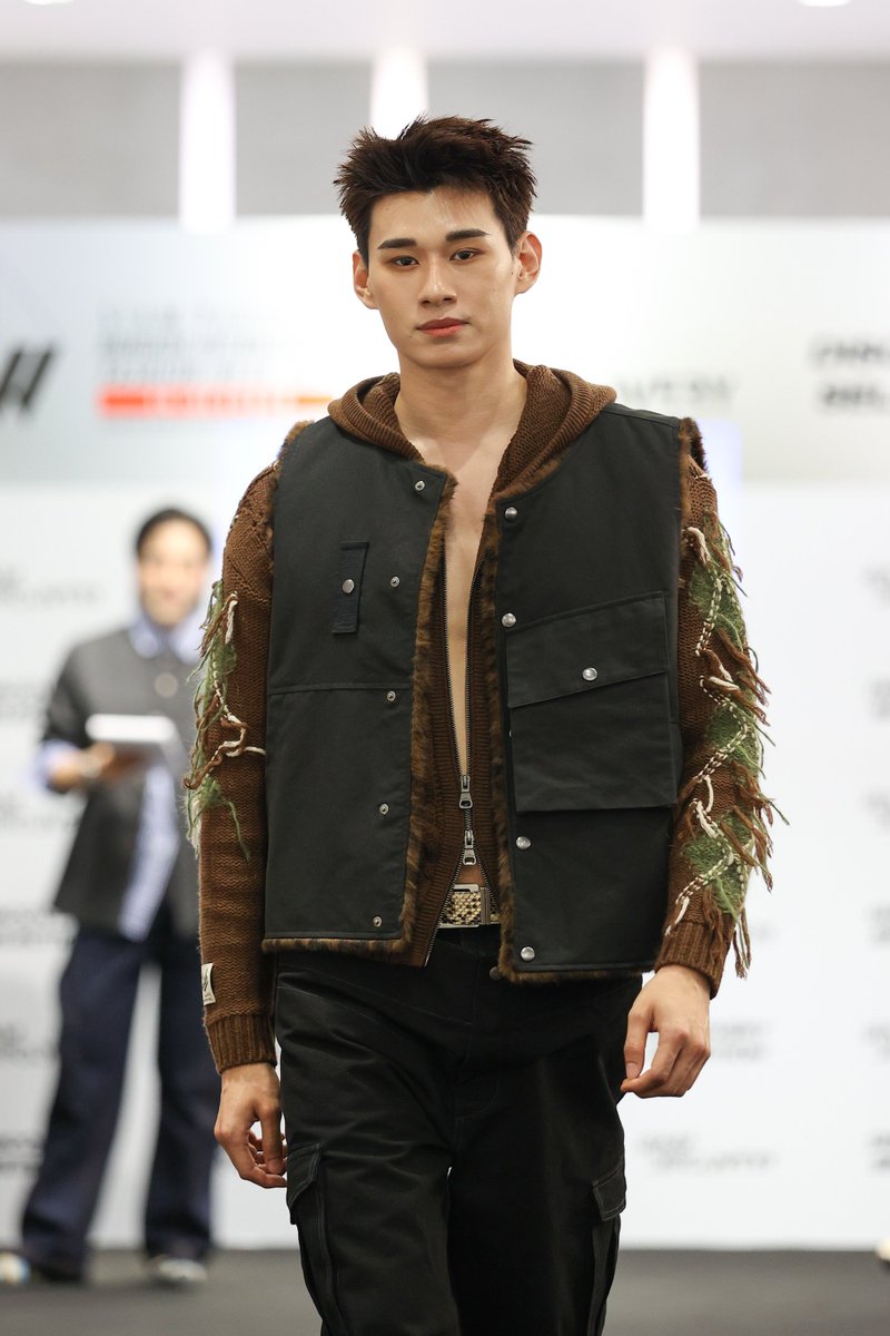 NextStationEnt's tweet image. สยามดิสคัฟเวอรี่ชวนมาค้นหาสัมผัสแฟชั่นแห่งอนาคต พร้อมสร้างลุคที่เป็นตัวคุณเองในงาน “Siam Discovery Fashion Revolutionary 2025”
More facebook.com/share/p/1FcBFm…
#SiamDiscovery  #TheExploratorium #BeRevolutionary #ComePlayWithUs #FashionRevolutionary2025 #BIFW2025