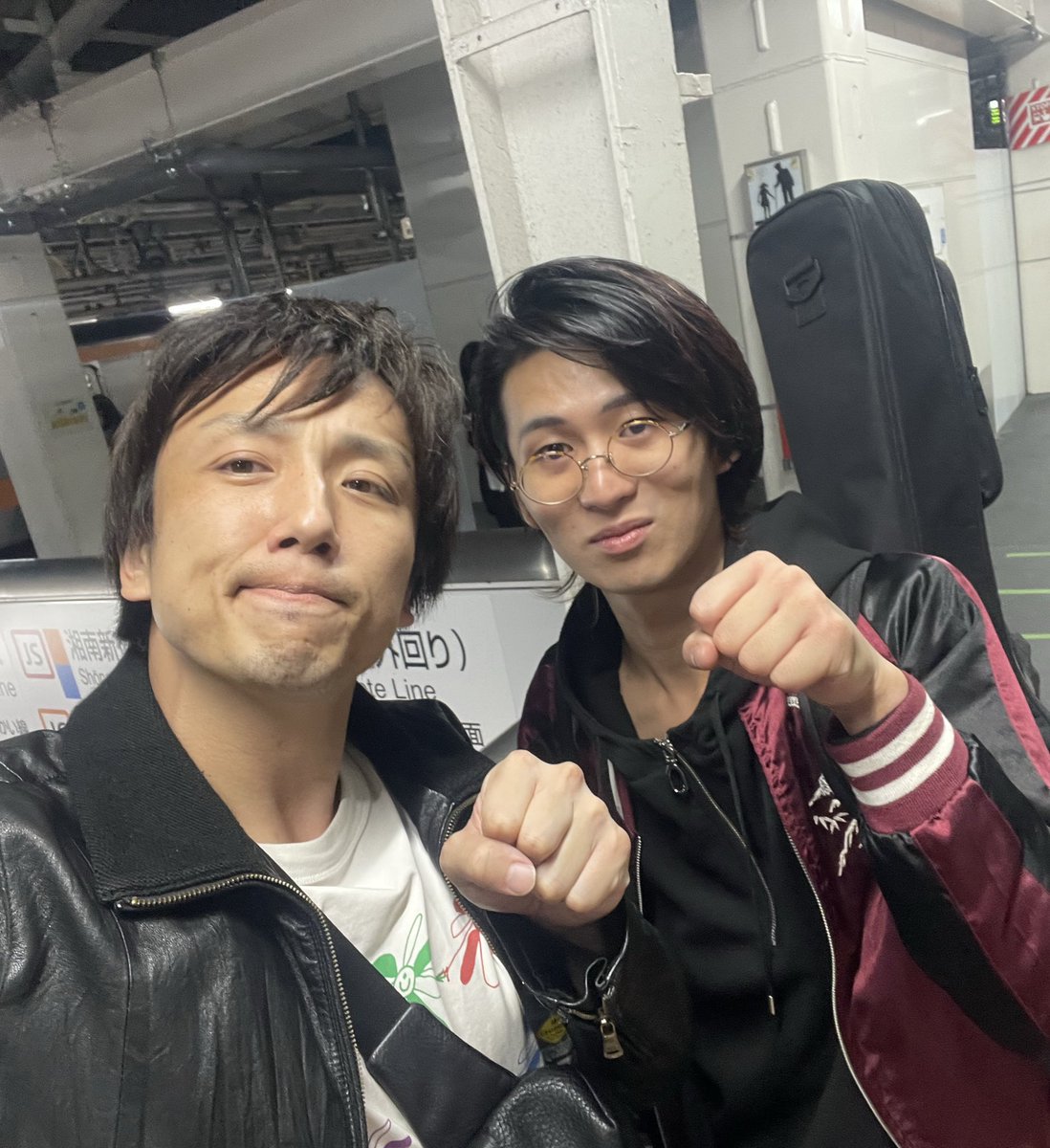 やっと舞台メンバーと合流できました✨

本日役者のみなさんの稽古を見学させてもらうのは初でしたが、いい作品になるということは本日で確信しました✊

終わりの飲ミーティング会も熱かったな🔥
早くラチシスたちに会わせたいわぁ😆

最後は黒宮？と2年ぶりに📸

#ユメノカケラ
#ラチエンブラザーズ