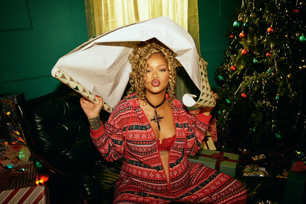 rihanna's tweet image. new onesies just landed and im getting one for everybody on my list! Annnnd they come in kid’s sizes for all da babies too!
@SavageXFenty 🎁
rewards members get 'em first. don’t sleep.
