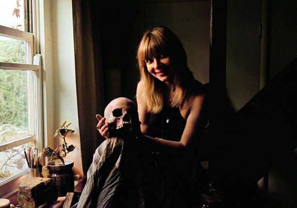 💀 I hadn't seen this picture of <a href="/ManningOfficial/">KatyManning Official welcomes you</a> before! It's a great one.