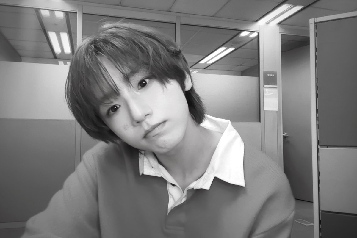 [🌠] #정세민_DID
여러분 안녕하세요!
아이딧의 세민입니다 🤘

혹시 오늘이 무슨 날인지 아시나요…?
바로 바로! 저희 아이딧이 데뷔한 지 딱 한달이 되는 날입니다!!! 🎉

정말 팬분들과 매 순간 교감하며 무대를 하다 보니,
한 달이 눈 깜짝할 사이에 지나가 버렸어요.
데뷔 확정 소식을 들었던 게