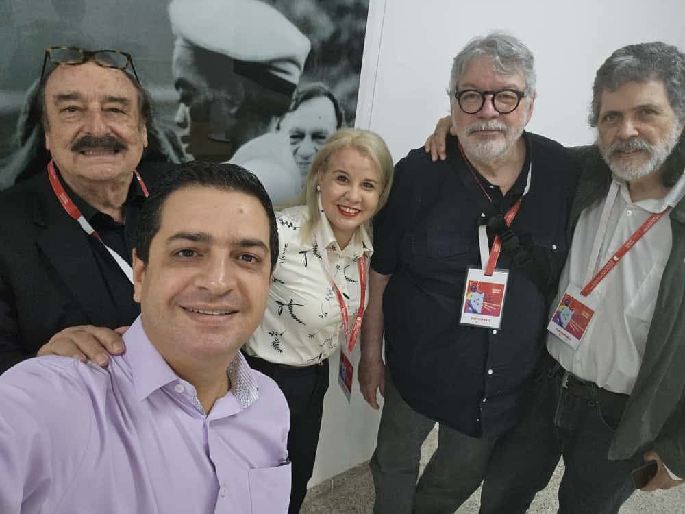 <a href="/DiazCanelB/">Miguel Díaz-Canel Bermúdez</a> <a href="/PartidoPCC/">Partido Comunista de Cuba</a> <a href="/PresidenciaCuba/">Presidencia Cuba 🇨🇺</a> "Encuentro Internacional de Publicaciones Teóricas de Partidos y Movimientos de Izquierda".  
Espacio de compromiso con las causas nobles de este 🌎 
Unidos venceremos!!!
#Cuba #UnidosXCuba #CubaVencerà 
#YoSigoAMiPresidente <a href="/DiazCanelB/">Miguel Díaz-Canel Bermúdez</a> <a href="/PartidoPCC/">Partido Comunista de Cuba</a> <a href="/DrRobertoMOjeda/">Dr. Roberto Morales Ojeda</a>