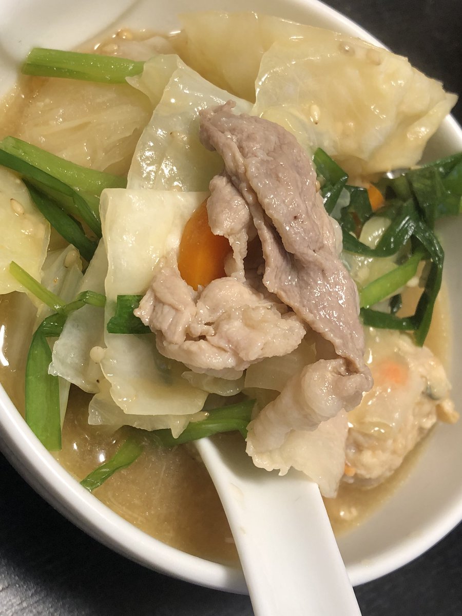 りゅうじさんの鍋つゆを探しに何件もスーパー回ったのになくて、仕方なくちがうとこで四種類くらいかって、家の隣のスーパーに野菜買いに行ったらしっかりありました😂

今日はこの鍋つゆにしたwおいしかったよ👍✨🤤