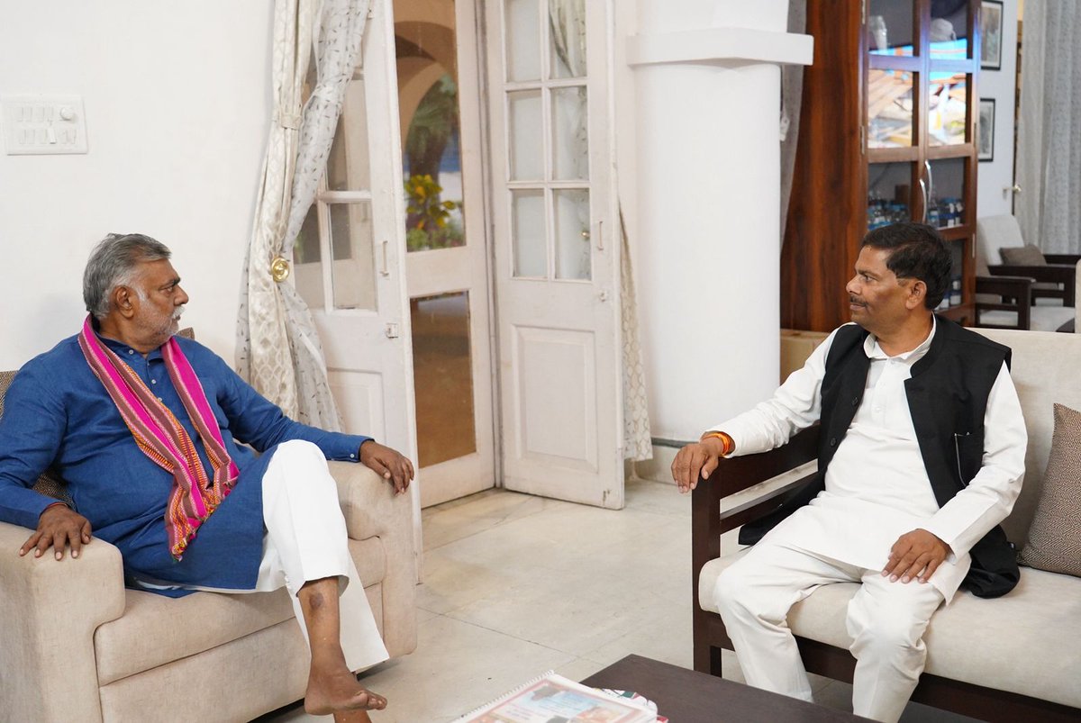 DevendraSinghMP's tweet image. भोपाल प्रवास के दौरान प्रदेश सरकार में पंचायत एवं ग्रामीण विकास व श्रम मंत्री एवं भिण्ड जिले के प्रभारी मंत्री माननीय श्री @prahladspatel जी से आत्मीय भेंट की। 

#PrahladSinghPatel #BJP4Bhind #DevendraNarwariya