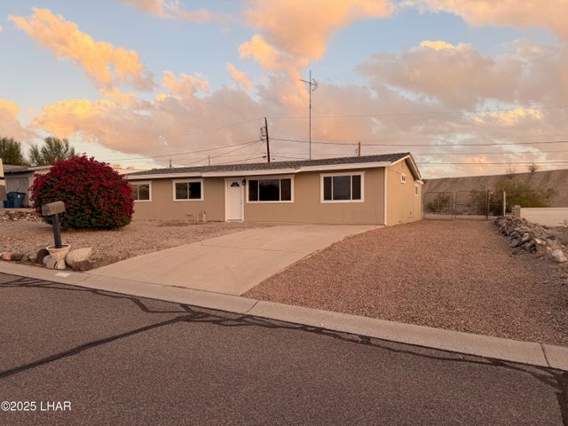 lafig's tweet photo. 📣TODAY'S LISTINGS... 9 all NEW residential, condo, land and commercial listings posted in the last 24 hours. 👏 Pics below.

https://t.co/XlXs4G8oqY

Call me 928-855-9781
#havasurealestate #havasurealtor #havasurealtors #buyhavasu #lisaturner #selmanandassoc https://t.co/XzspfT6zrv