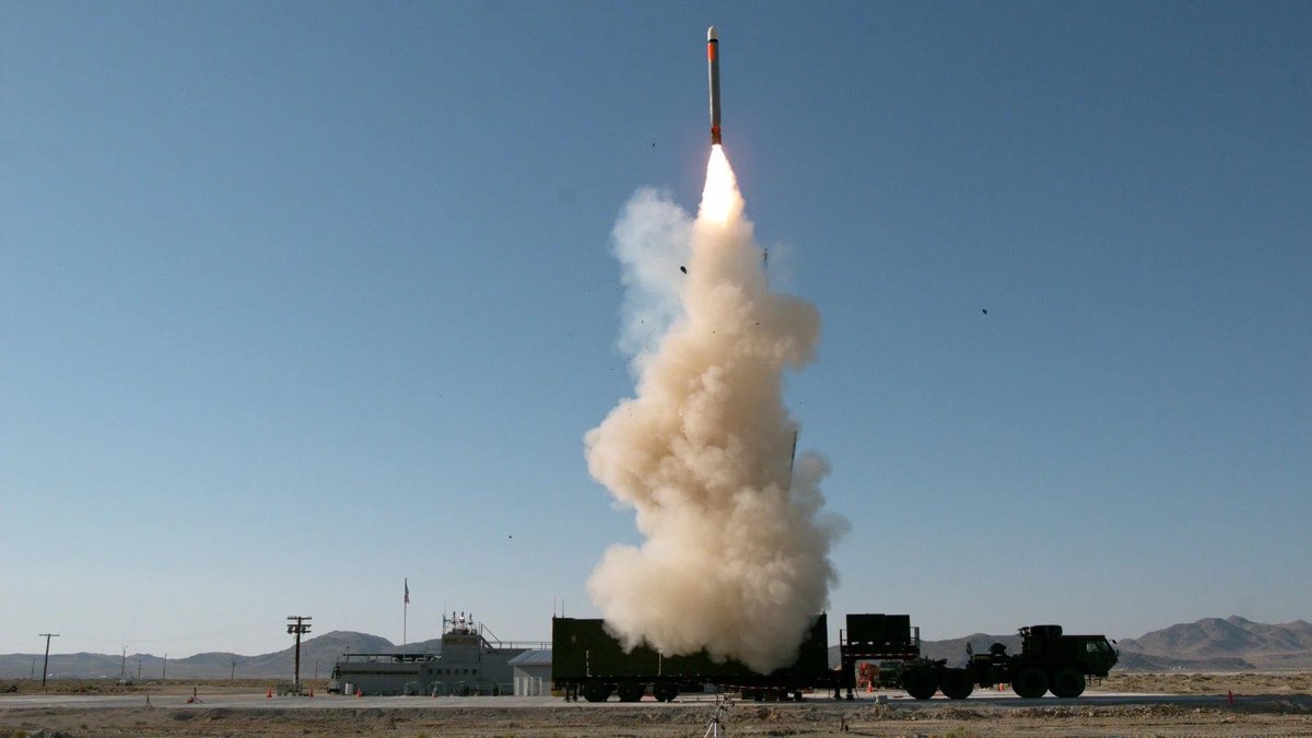 sentdefender's tweet photo. The U.S. Department of Defense has drawn up plans to sell and/or transfer BGM-109 “Tomahawk” Land Attack Cruise Missiles (TLAM) to Ukraine, should the order be given soon by President Donald J. Trump, according to the New York Times. President Trump is scheduled to meet and discuss the transfer at the White House on Friday with Ukrainian President Volodymyr Zelensky, though officials have said that providing Tomahawks to Ukraine would present serious challenges, including a potential ground-based launch platform for Ukraine and the risk of a direct conflict with Russia.