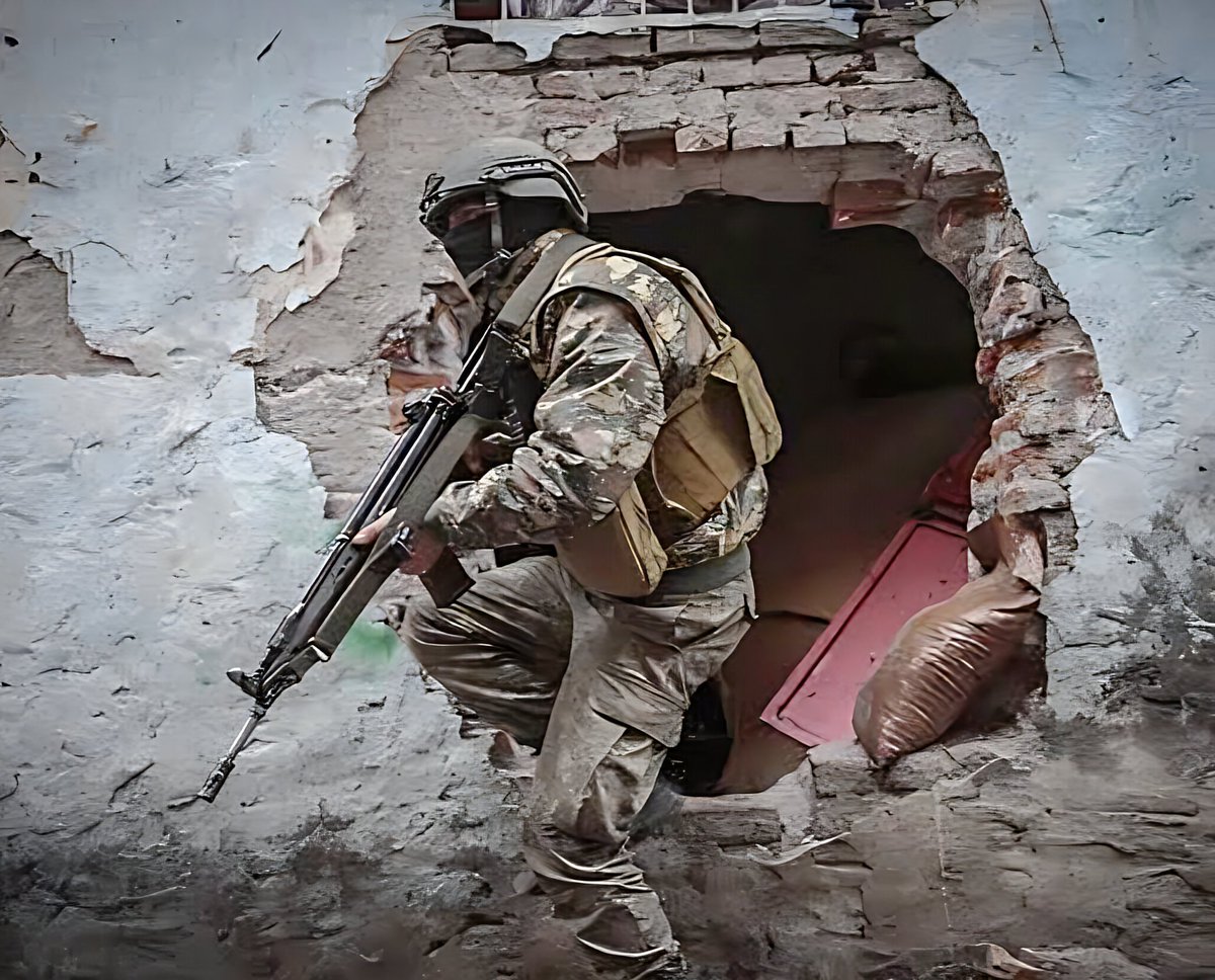 qokhanavci's tweet photo. PKK silah bırakmadı; sadece zaman kazanıp yeniden çatışmaya hazırlanıyor.
Bkz: Hendekler. https://t.co/Og2zOAdPAW