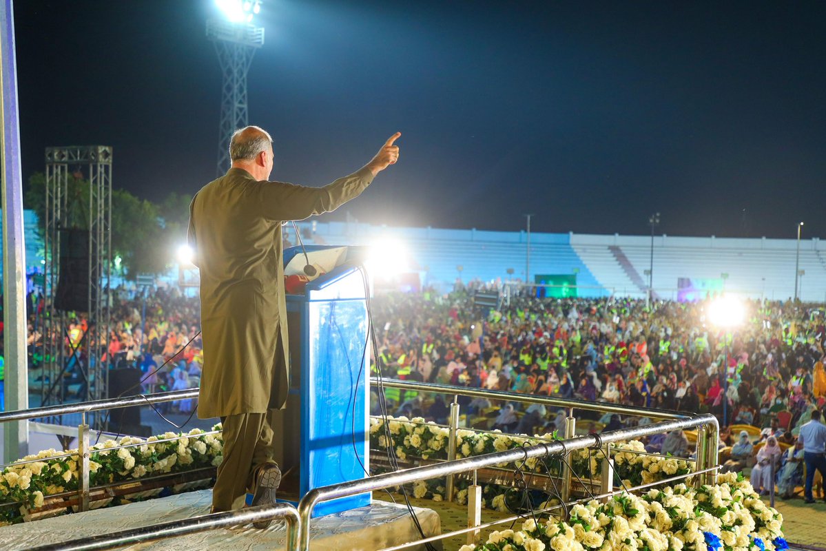 📍Multan: Hafiz Naeem ur Rehman, Ameer Jamat-e-Islami Pakistan &amp; Patron-in-Chief of Bano Qabil Program, addressed the Aptitude Test participants, inspiring thousands of IT youth and pledging full support for their success in the digital world.

#BanoQabilMultan #Alkhidmat