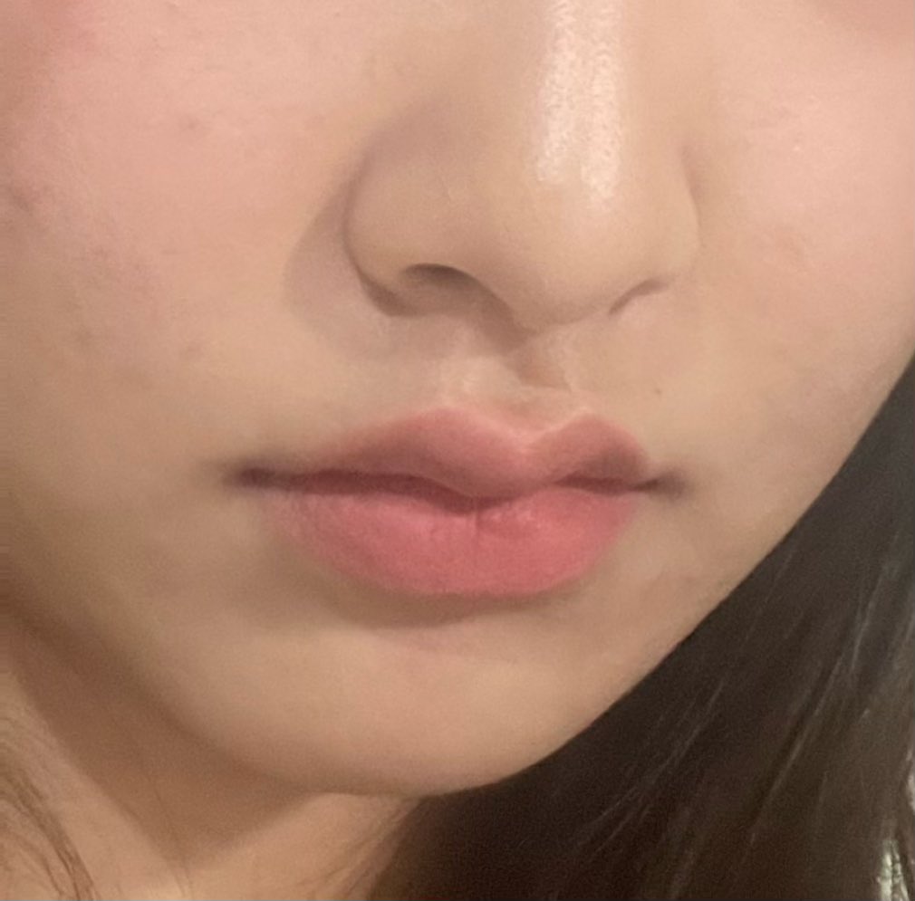 요즘 컬러그램 긱로즈만 바르는중.. 진짜 질감도 너무 괜찮고 색도 너무 이쁨..🩷