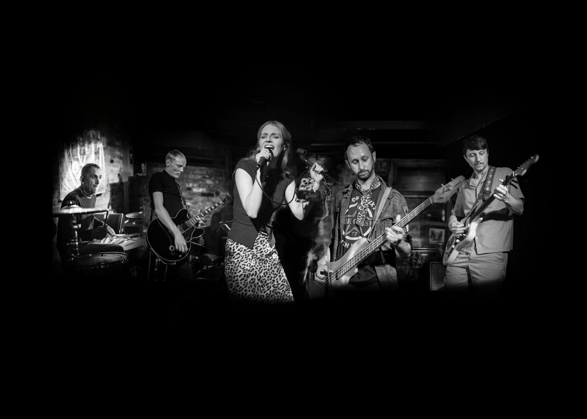 DistortedModel's tweet image. 1st November we go back into rehearsals for final prep before we go off to record the first single off of the new upcoming EP! ❤️
#distortedmodel #dreampop #shoegaze #indie #newmusic