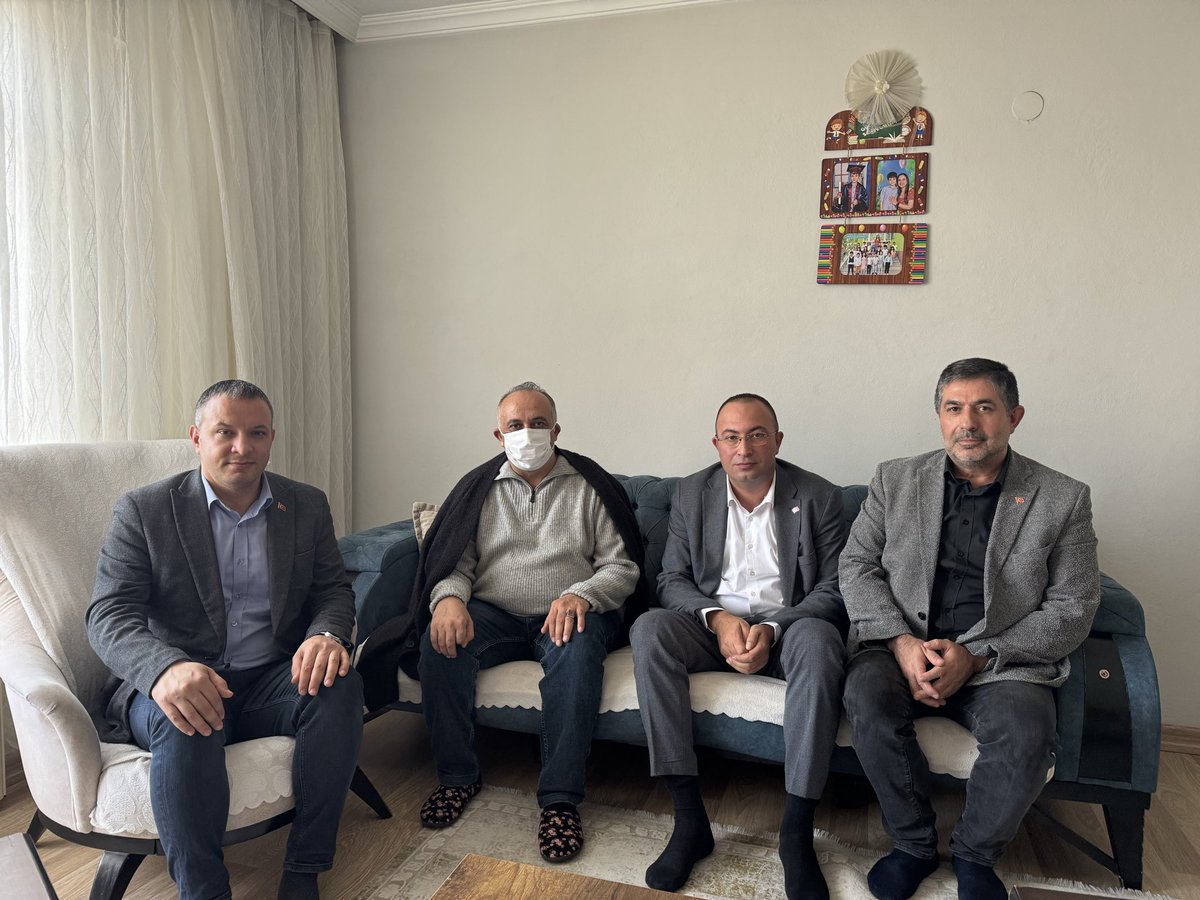 İlçe Başkan Yardımcımız Yavuz Demirci’ye geçmiş olsun ziyaretinde bulunduk.
Ameliyat sonrası sürecinde kendisine acil şifalar diliyor, en kısa zamanda sağlığına kavuşmasını temenni ediyoruz.
Teşkilatımızla birlikte yanındayız.

#AKPartiAvcılar #GeçmişOlsun #Teşkilat #Avcılar