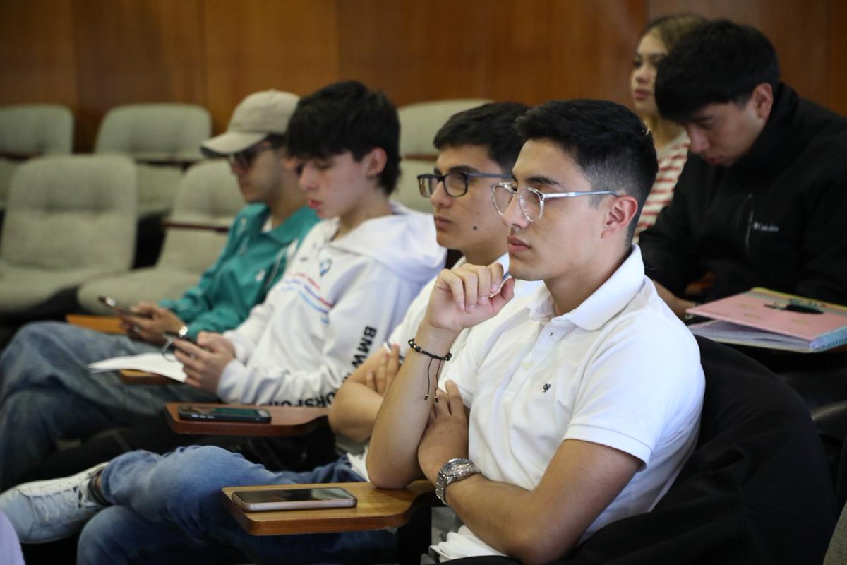 El decano de la Facultad, <a href="/jpherrerasaav/">Juan Pablo Herrera S</a>, agradeció a las(os) presentes por participar en este espacio de diálogo que invita a reconocer sectores clave, como el arrocero, y su relevancia para la economía del país. 💚👏🏻
