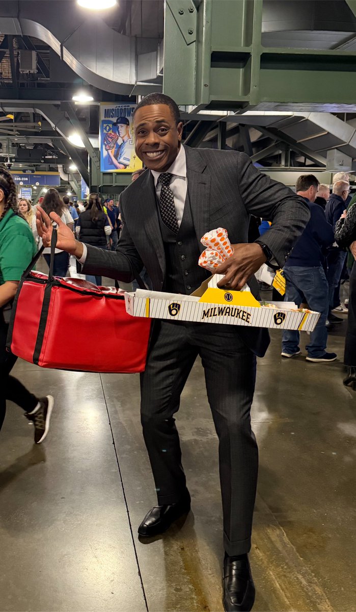 cgrand3's tweet photo. What better way to watch Game 2 of the NLCS than with the 2-foot Nacho Box and a food warmer bag packed with brats, cheese curds, the new Jalapeño Cheddar Crunch Wrap Burger, Murph’s Pocket Pancakes with chicken, and candied nuts. Not all for me though. I shared with the team. 🔥 https://t.co/qcYBmewVTB