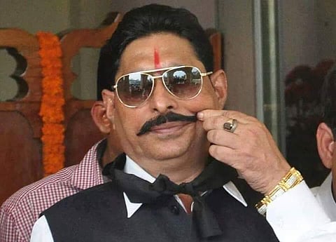 AnilYadavmedia1's tweet image. दिवंगत शहाबुद्दीन के बेटे ओसामा शहाब को RJD से टिकट दिए जाने का विरोध करने वाले सवर्णों
का मानना है कि अनंत सिंह 1853 की क्रांति के नायक हैँ,
और अंग्रेजों से लोहा लेने की वजह से इनकी आधी जिंदगी जेल में कट गई,