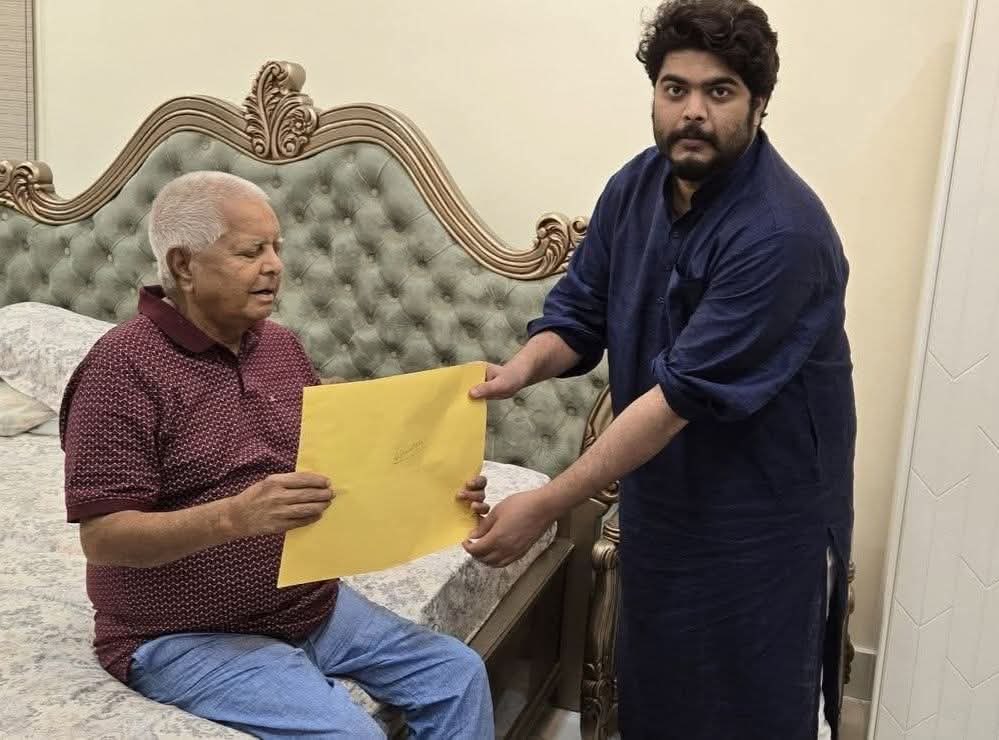 AnilYadavmedia1's tweet image. दिवंगत शहाबुद्दीन के बेटे ओसामा शहाब को RJD से टिकट दिए जाने का विरोध करने वाले सवर्णों
का मानना है कि अनंत सिंह 1853 की क्रांति के नायक हैँ,
और अंग्रेजों से लोहा लेने की वजह से इनकी आधी जिंदगी जेल में कट गई,