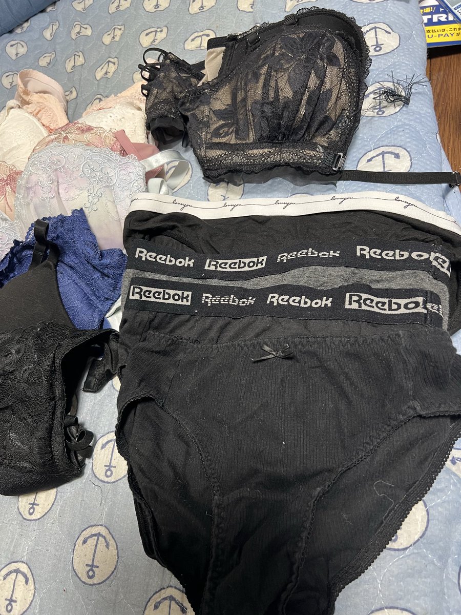 FeetSofi196's tweet photo. 初めての救出品！
自分にはいらない物なのでどなたかいりますか？
ちなみに名前もあります。 https://t.co/tilogUeBC0