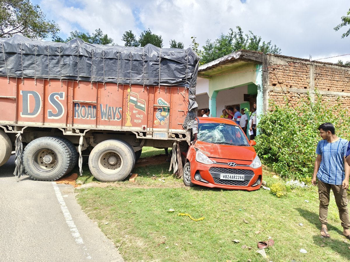 npc19551's tweet photo. @JmmRanchi_ @HemantSorenJMM @JmmJharkhand @JharkhandCMO @JharkhandPolice @GIRIDIHPOLICE @Prateek34381357 @kumarsudivya My car has been severely Damaged by the Truck. Tisri Police didn't help me, Truck Owner didn't gave me any Damages charges for my Car I'm totally traumatized by this accident in your state. @JharkandTourism @JharkhandPolice @GiridihDc @GIRIDIHPOLICE @HemantSorenJMM @JharkhandCMO https://t.co/f1leAofK16