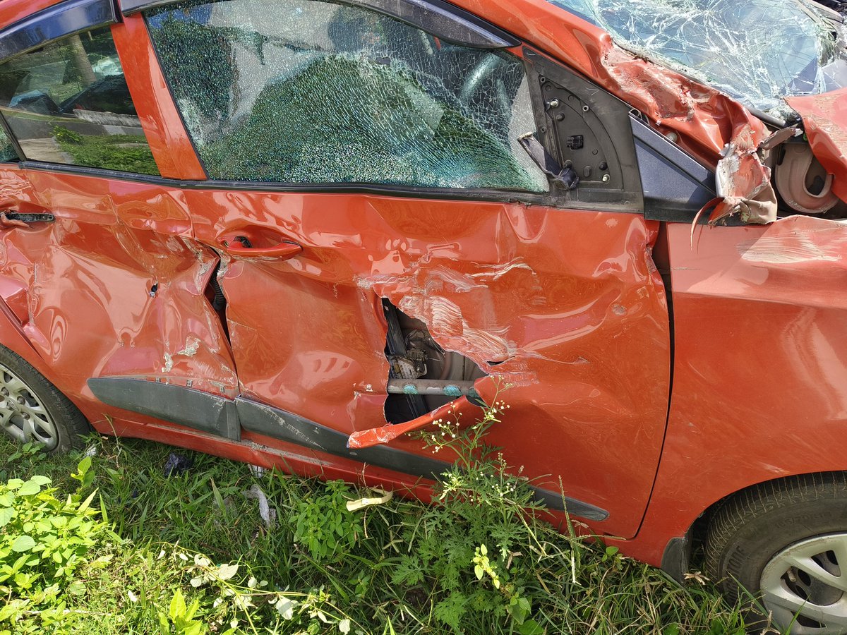npc19551's tweet photo. @JmmRanchi_ @HemantSorenJMM @JmmJharkhand @JharkhandCMO @JharkhandPolice @GIRIDIHPOLICE @Prateek34381357 @kumarsudivya My car has been severely Damaged by the Truck. Tisri Police didn't help me, Truck Owner didn't gave me any Damages charges for my Car I'm totally traumatized by this accident in your state. @JharkandTourism @JharkhandPolice @GiridihDc @GIRIDIHPOLICE @HemantSorenJMM @JharkhandCMO https://t.co/f1leAofK16
