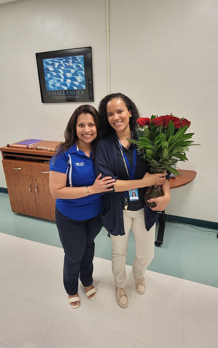 LCMS_MS's tweet image. When excellence calls, these two always answer! 
Congratulations to our Teacher of the Year &amp;amp; School-Related Employee of the Year! 💐💐You make @LCMS_MS roar with pride every single day. 🦁 @LCMS_Principal @browardschools @CoconutCreekGov @TraciAveni @AP_Newell @DoryVegaRodrig1