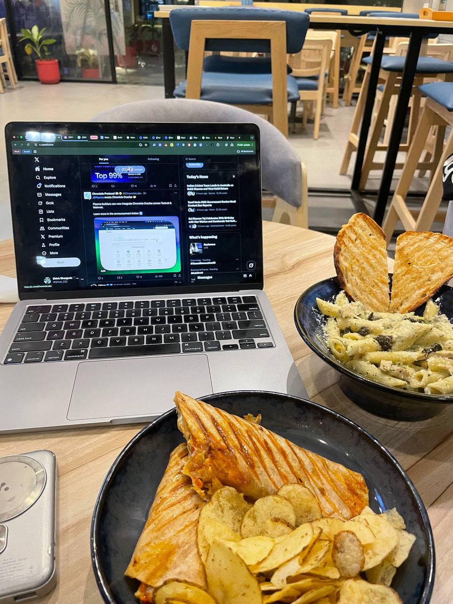 Shlok_222's tweet image. ✨ Late-night coworking vibes ☕💻

Good food, open tabs, fresh ideas, and nice company are all you need to keep building.

#WorkMode #Web3Builder #CafeVibes