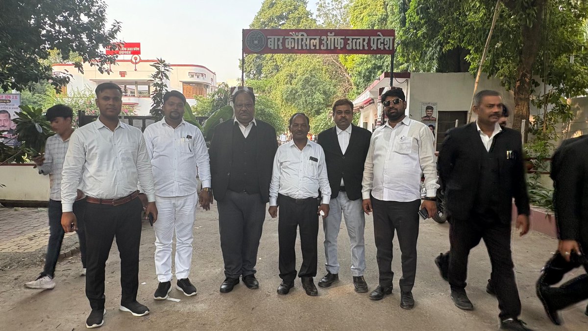 AdvShriramJi's tweet image. बार कौंसिल ऑफ उत्तर प्रदेश के प्रत्याशी एड० श्रीराम गौतम जी आज प्रयागराज ( बार कौंसिल ऑफ उत्तर प्रदेश ) के दौरे पर रहे। साथ में एड० दीप सिंह जी, अनिल सागर जी (एडवोकेट हाईकोर्ट प्रयागराज), कुंदन जी (एडवोकेट हाईकोर्ट प्रयागराज), एड० अरविन्द प्रताप एवं👇
