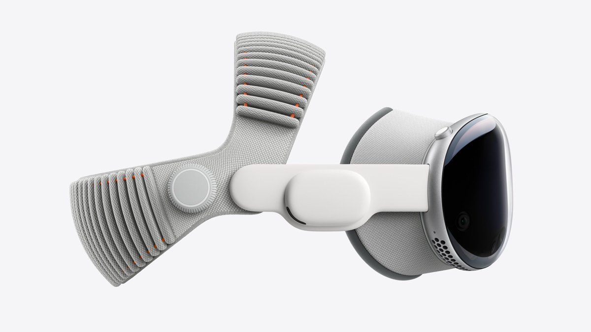 dominiklada's tweet image. Taka ciekawostka, która umknęła mi w pierwszym momencie.

#VisionPro były ciężkie, przez co odparzały się, głowa bolała od ich noszenia (takie miałem wrażenia po testach). Ważyły ~600-650g.

Wiecie ile ważą Vision Pro M5? 750-800g…🤯

apple.com/apple-vision-p…