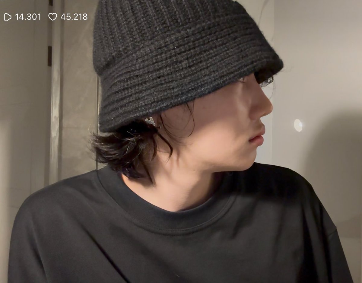 chani has mentioned before that domdu never really barks unless she hears the doorbell ringing but now all of a sudden she started barking and then someone started persistently ringing chani’s doorbell , he is home alone and wasn’t expecting anyone nor did he order anything and