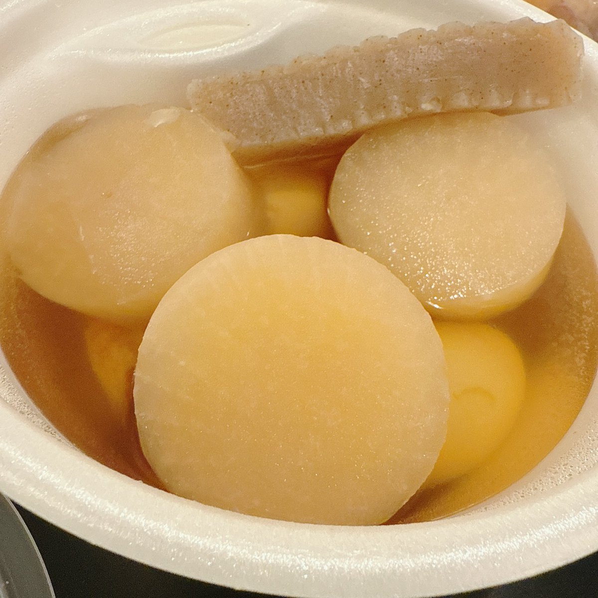 おきゅおわしてます！
誰も来ないかも〜って久しぶりに配信したらそれ聞いて駆けつけてくれたり、ちょー久しぶりに会えた方やバースデーボーイのお祝いしたり べりべりたのしかったです(⊃´-`⊂)🎶セブンのおでん解禁うれしすぎ🍢乾杯もありがと〜🙏🏻✨

次は20日(月)18じから！連絡ください！